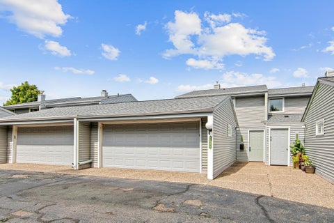 Townhouse For Sale - 2646 Mackubin Street<br/> Roseville, MN 55113