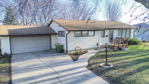 Homes For Sale - 513 E Hollett Street<br/> Lyon County, Tracy, MN 56175