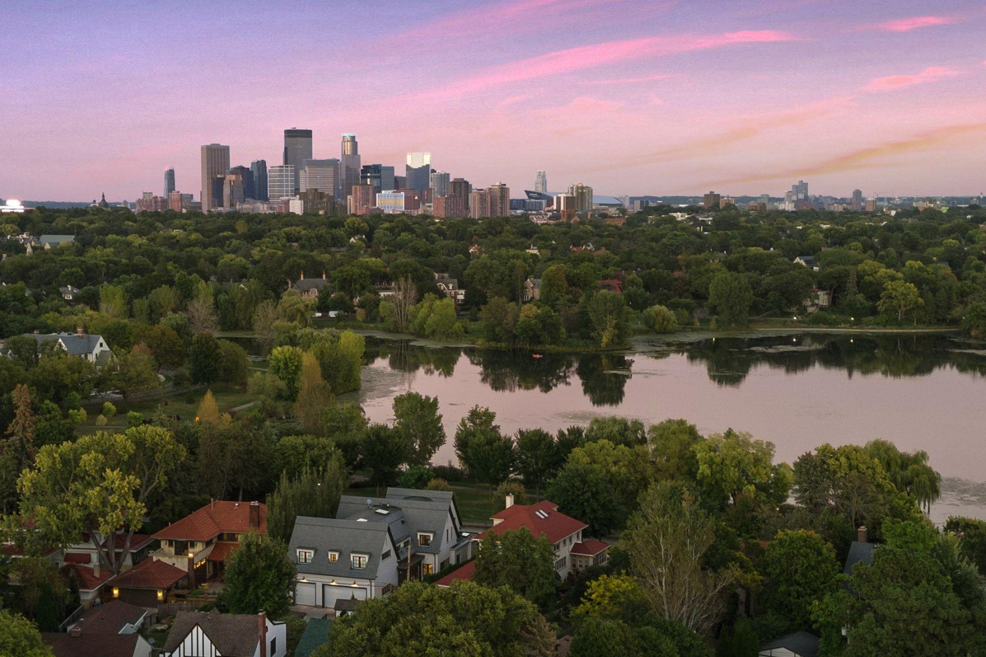 2552 W Lake Of The Isles Parkway, Minneapolis, Minnesota image 39