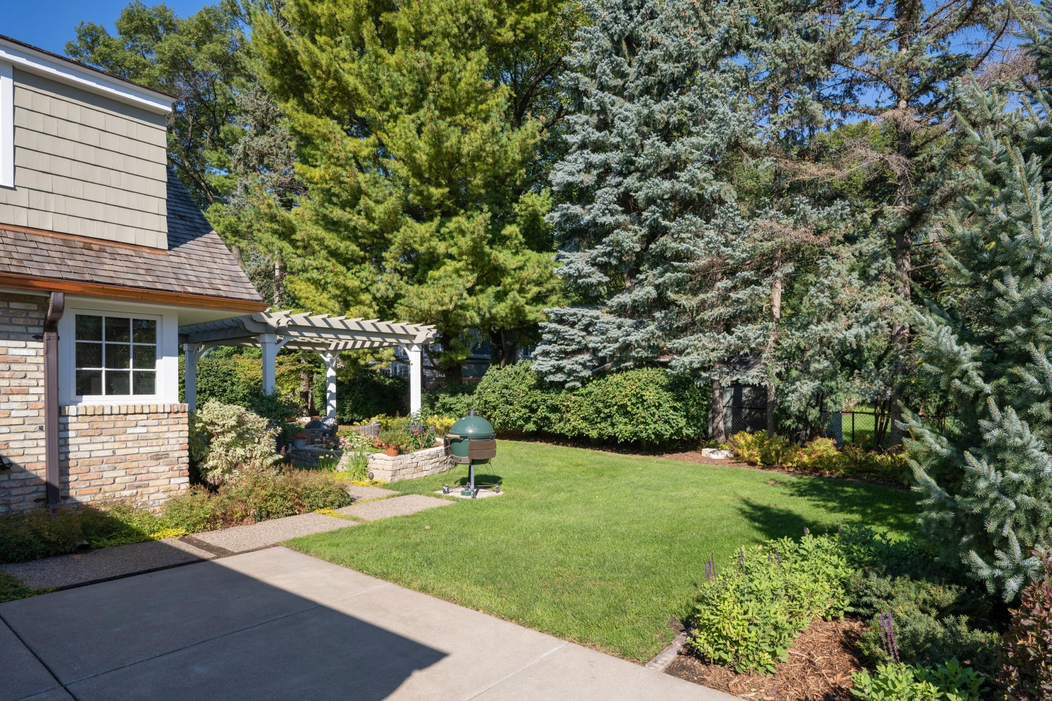 4606 Lakeview Drive, Minneapolis, Minnesota image 12