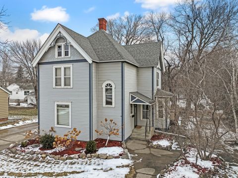 Homes For Sale - 406 W Marshall Street<br/> Lyon County, Marshall, MN 56258