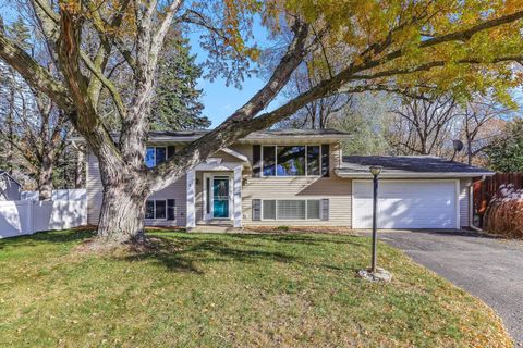 Homes For Sale - 2390 Cohansey Boulevard<br/> Roseville, MN 55113