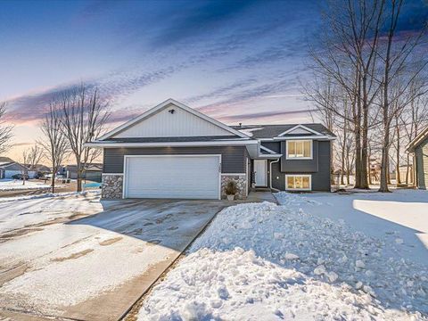 Homes For Sale - 320 Bluebill Street<br/> Baldwin, WI 54002