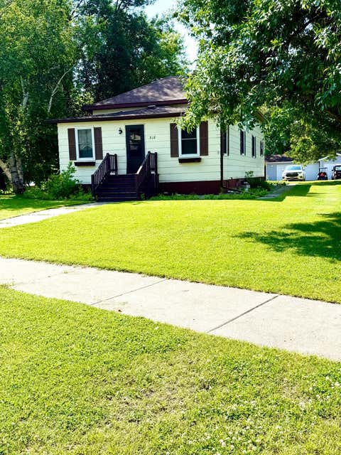 Homes For Sale - 318 2nd Street<br/> Hallock, MN 56728