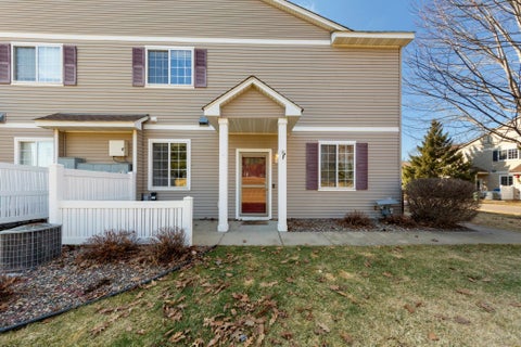 Townhouse For Sale - 323 Frederick Circle<br/> Dakota County, Hastings, MN 55033