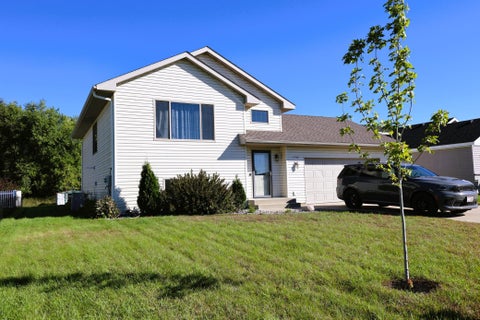 Homes For Sale - 1733 Maple Leaf Lane<br/> Litchfield, MN 55355