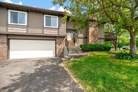 Homes For Sale - 2890 Castleford Court<br/> Saint Paul, MN 55125