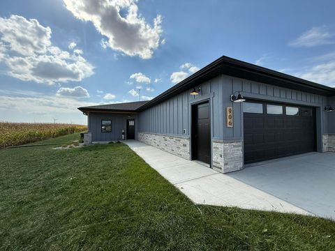 Townhouse For Sale - 906 Funk Avenue<br/> Lakefield, MN 56150