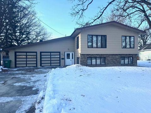 Homes For Sale - 302 5th Street<br/> Roseau County, Roseau, MN 56751