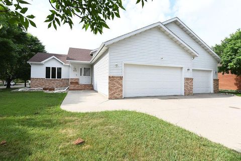 Homes For Sale - 1519 Maple Lane<br/> West Fargo, ND 58078