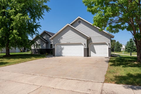 Homes For Sale - 2541 S 26th Avenue<br/> Fargo, ND 58103