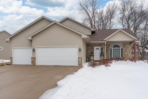 Homes For Sale - 113 Sunburst Circle<br/> Blue Earth County, Mankato, MN 56037