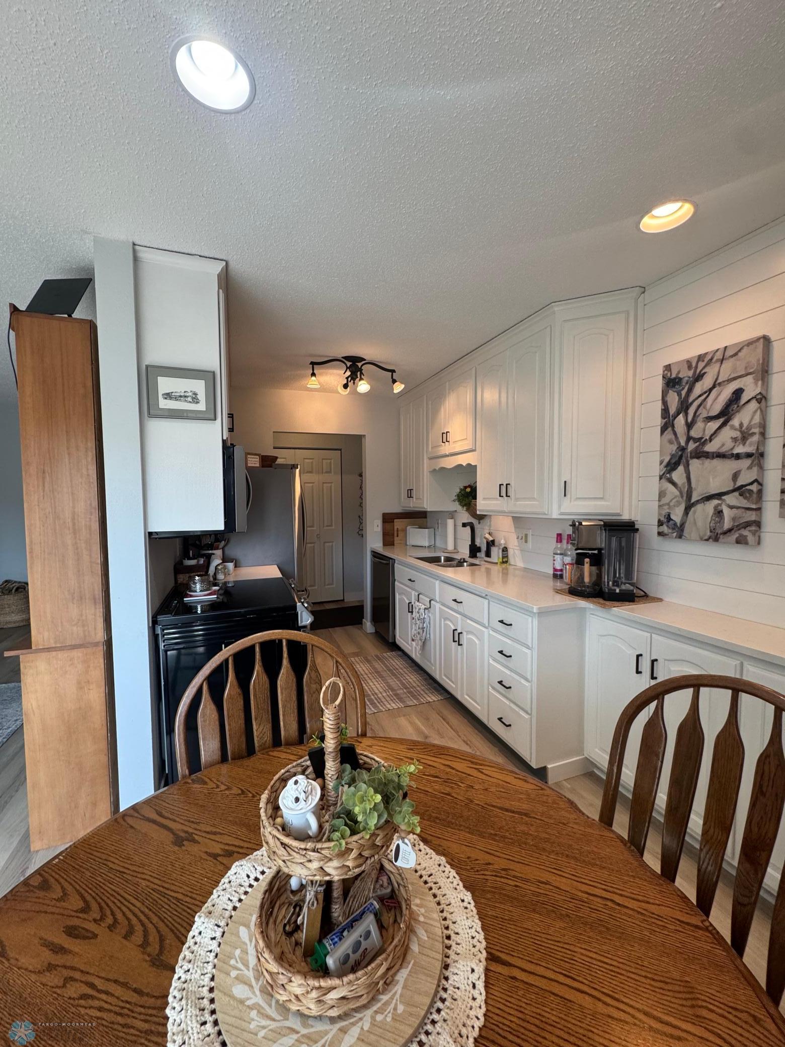 Fargo, North Dakota 58102, United States, 1 Bedroom Bedrooms, ,1 BathroomBathrooms,Residential,Pending,89439