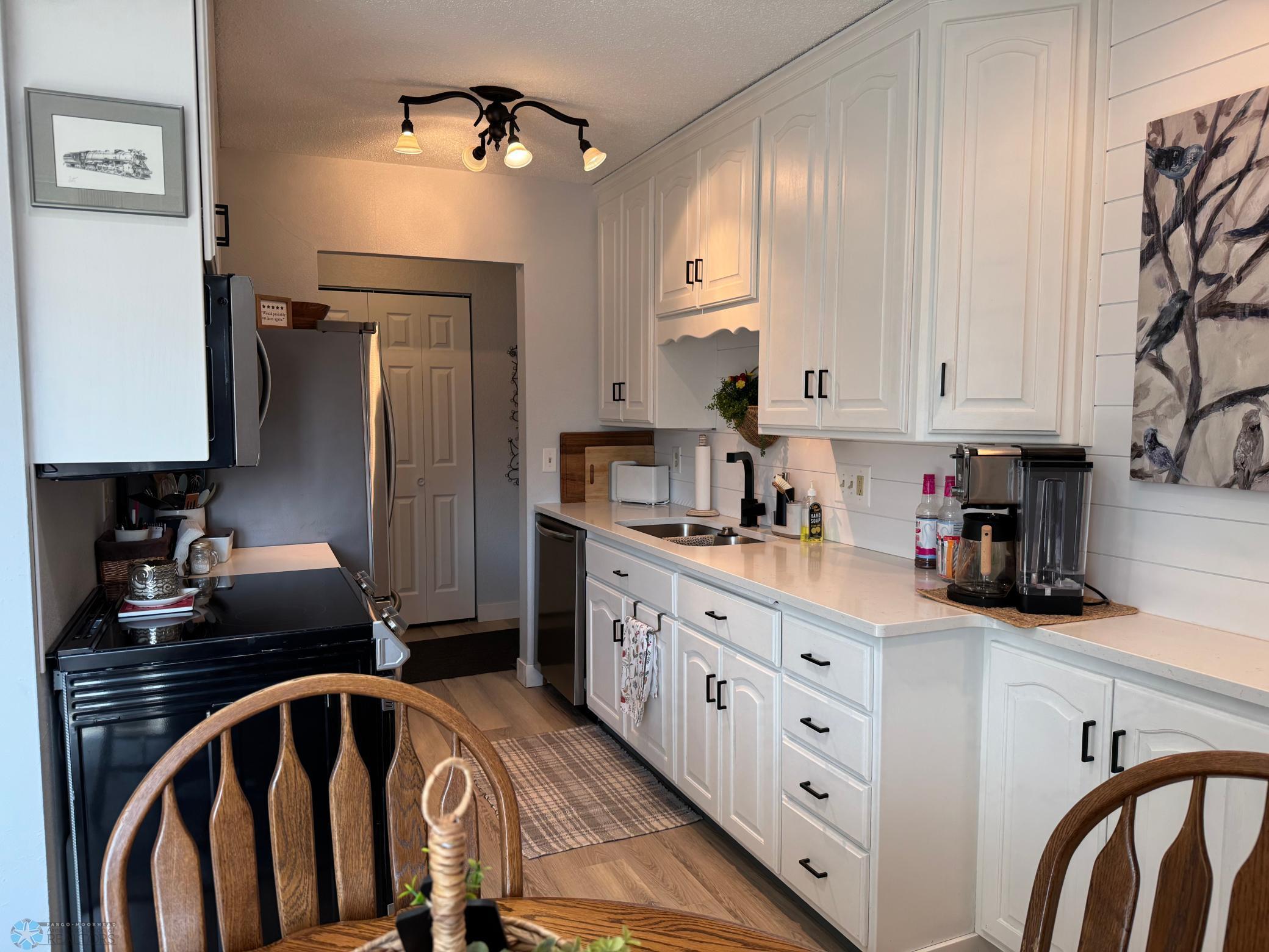 Fargo, North Dakota 58102, United States, 1 Bedroom Bedrooms, ,1 BathroomBathrooms,Residential,Pending,89439