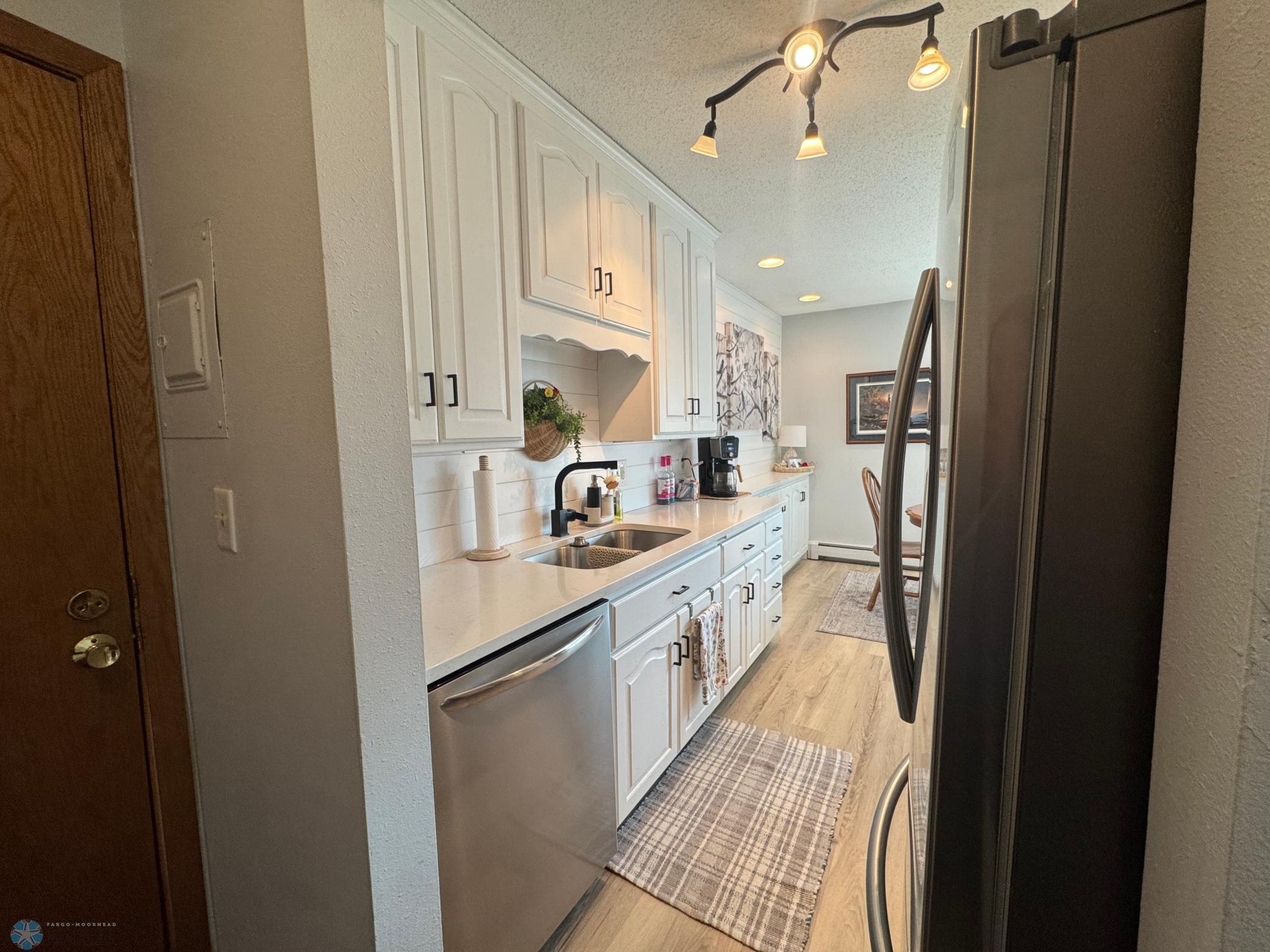 Fargo, North Dakota 58102, United States, 1 Bedroom Bedrooms, ,1 BathroomBathrooms,Residential,Pending,89439