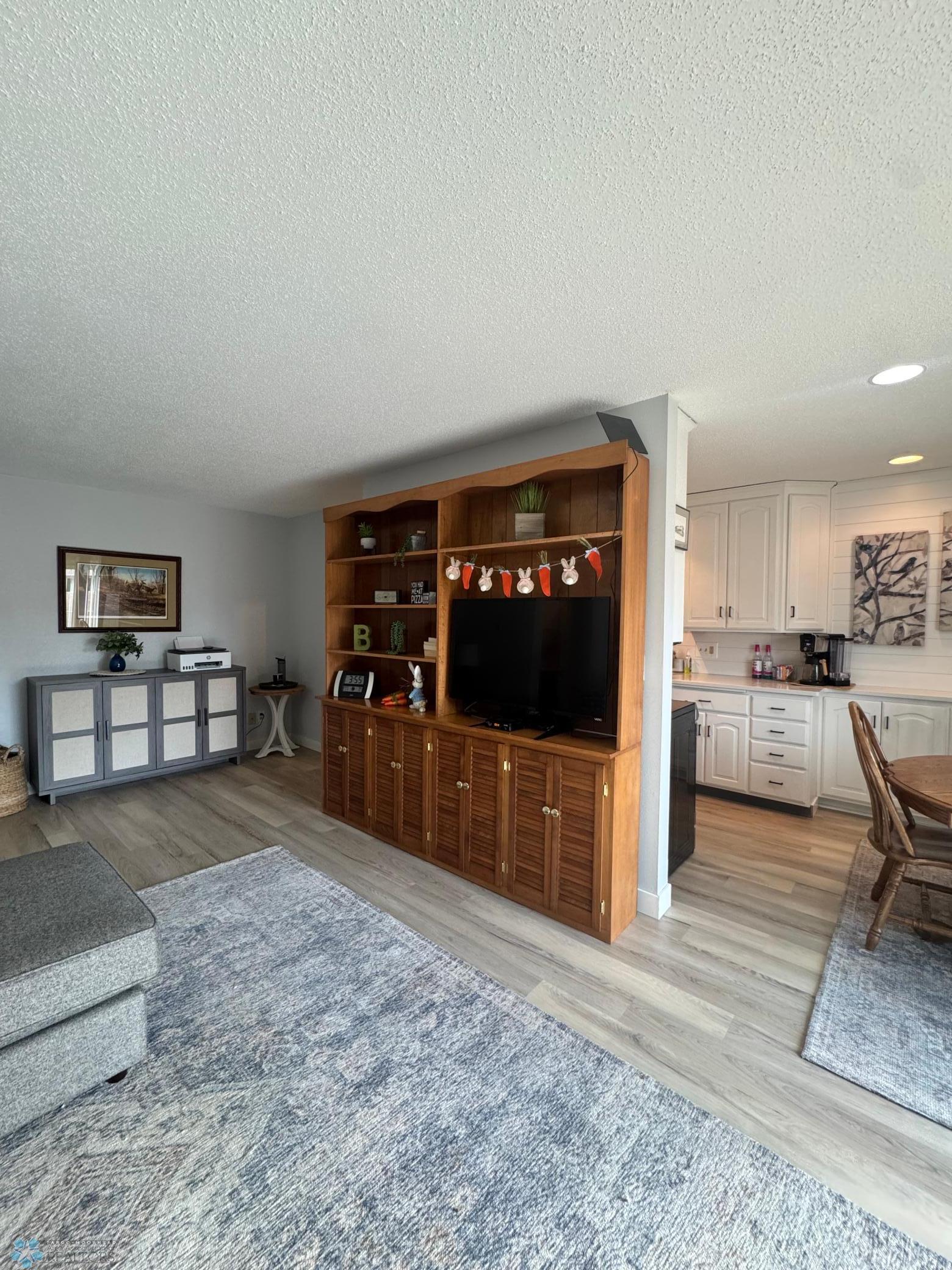 Fargo, North Dakota 58102, United States, 1 Bedroom Bedrooms, ,1 BathroomBathrooms,Residential,Pending,89439