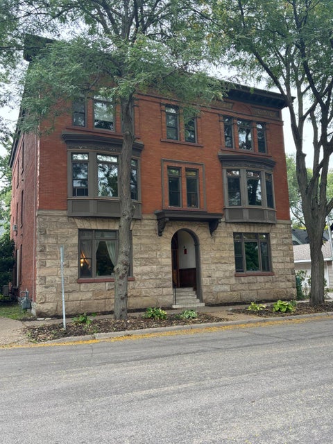 Condo For Sale - 110 Saint Albans Street<br/> Saint Paul, MN 55104