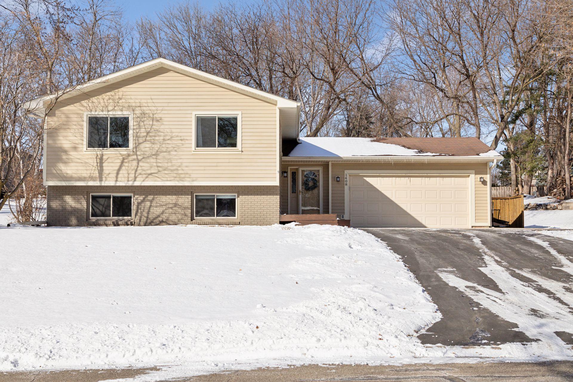 1408 Valley View Road, Chaska, Minnesota image 2