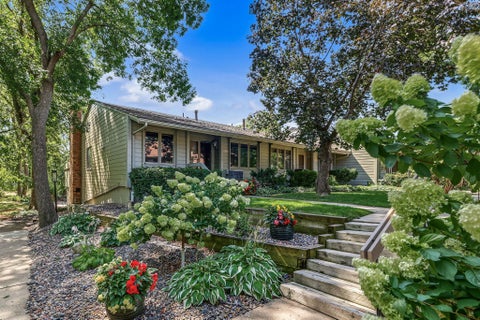 Townhouse For Sale - 10275 Scarborough Road<br/> Bloomington, MN 55437