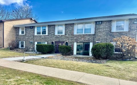 Condo For Sale - 811 Smetana Road<br/> Hopkins, MN 55343