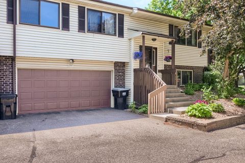Homes For Sale - 11847 Undercliff Street<br/> Anoka County, Coon Rapids, MN 55433