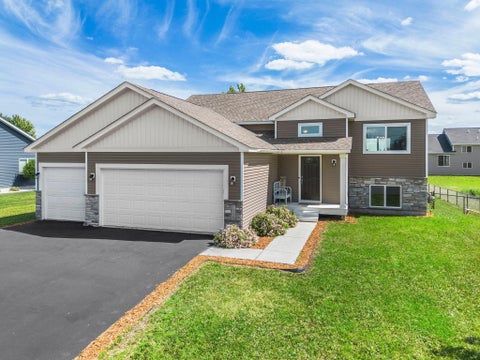 Homes For Sale - 1008 Mulberry Avenue<br/> Montgomery, MN 56069