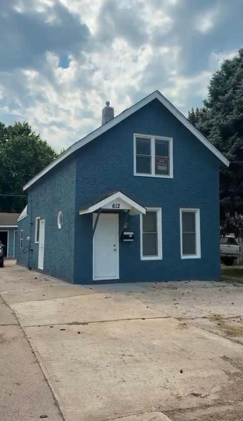 Homes For Sale - 612 Bush Avenue<br/> Saint Paul, MN 55130