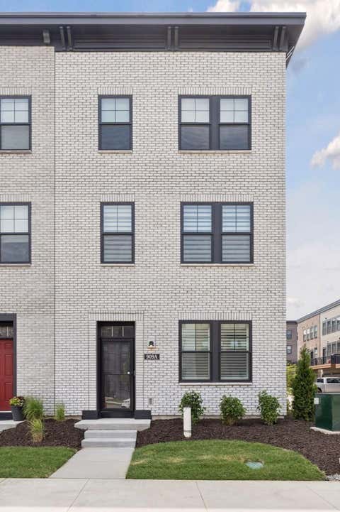 Townhouse For Sale - 909 Mount Curve Boulevard<br/> Ramsey County, Saint Paul, MN 55116