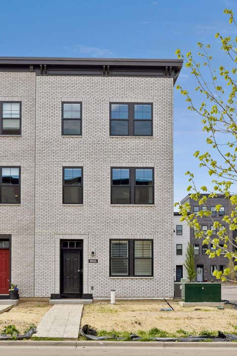 Townhouse For Sale - 909 Mount Curve Boulevard<br/> Ramsey County, Saint Paul, MN 55116
