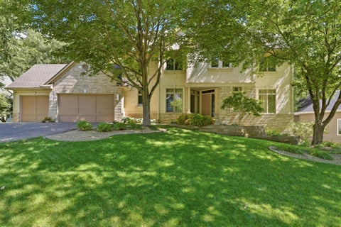 Homes For Sale - 14817 Summit Oaks Drive<br/> Burnsville, MN 55337