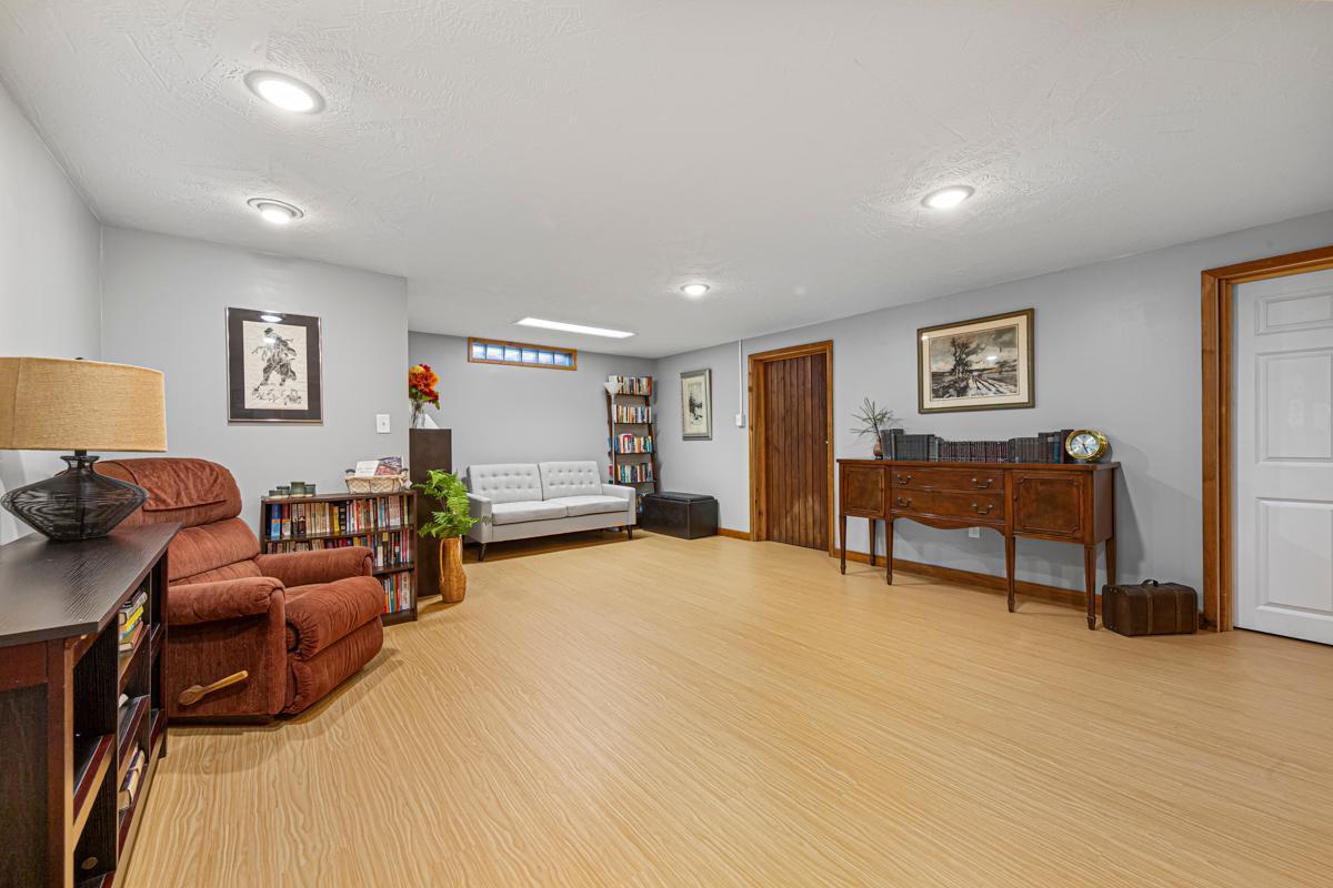 742 Sioux Lane, Saint Peter, Minnesota image 21