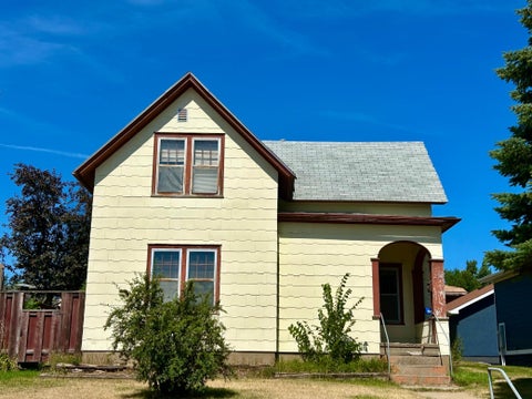 Homes For Sale - 214 6th Street<br/> Barnes County, Valley City, ND 58072