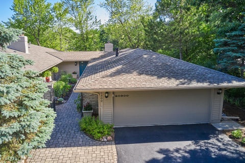 Townhouse For Sale - 20300 Knightsbridge Road<br/> Hennepin County, Excelsior, MN 55331
