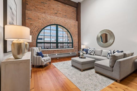 Condo For Sale - 250 Park Avenue<br/> Minneapolis, MN 55415