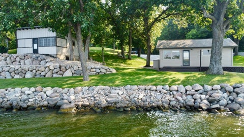 Homes For Sale - 13546 Sodak Road<br/> Wilmot, SD 57279