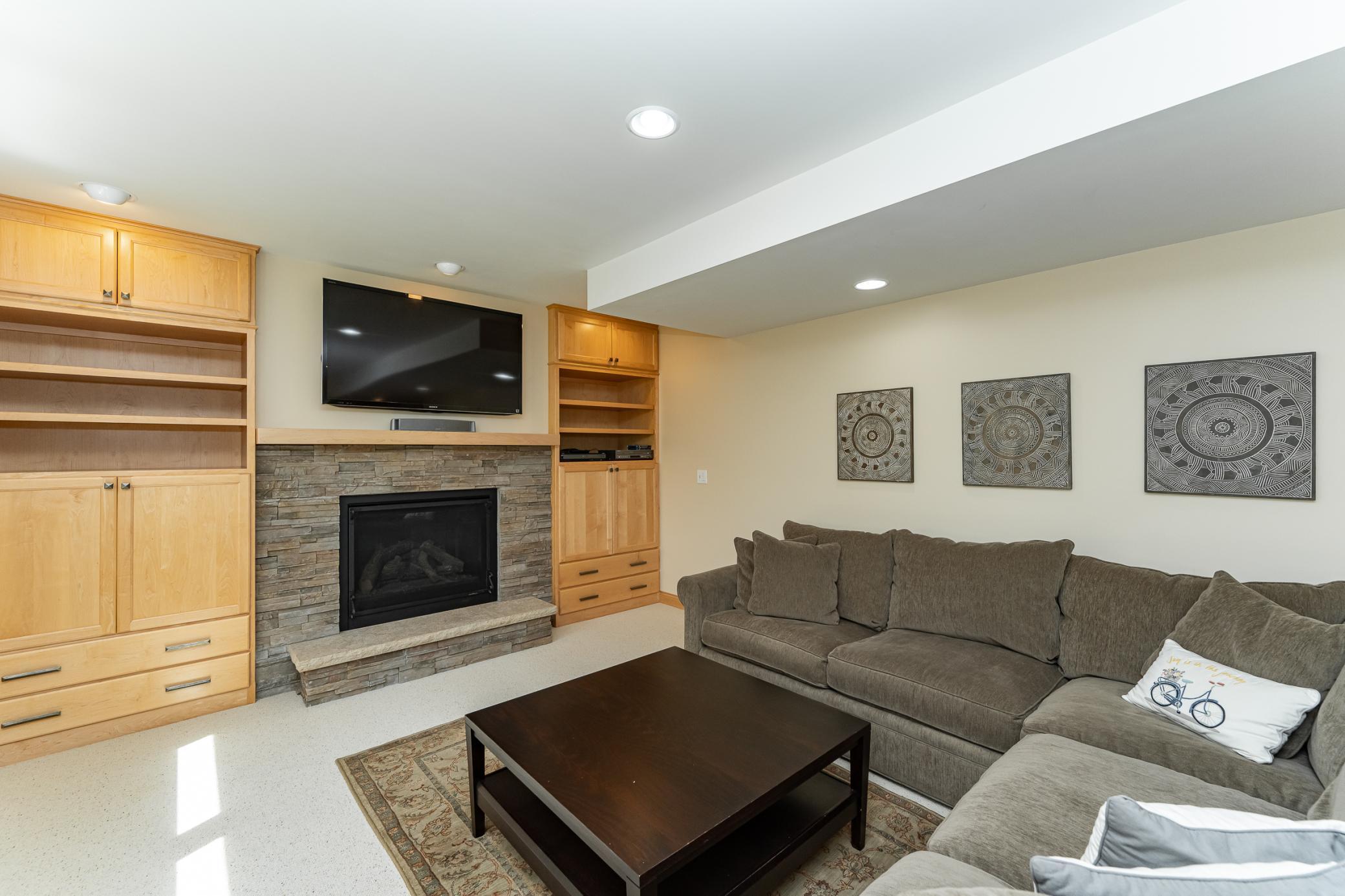 2150 Glenview Lane, Rochester, Minnesota image 32