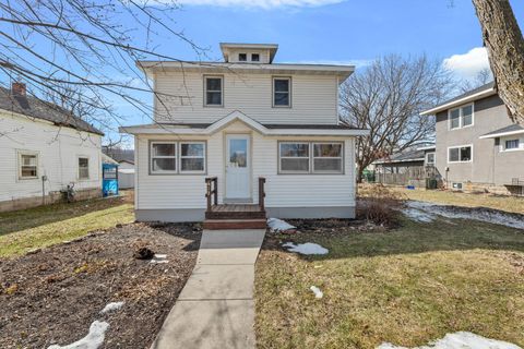 Homes For Sale - 413 S Sherman Street<br/> Houston, MN 55943