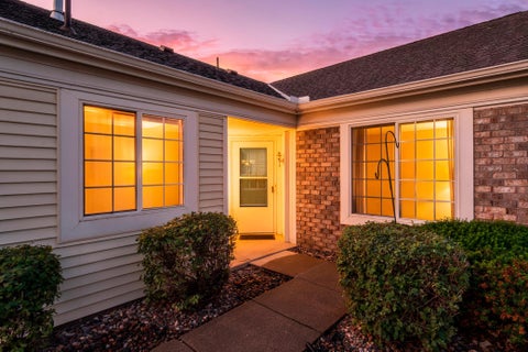 Townhouse For Sale - 9274 Prairieview Trail<br/> Champlin, MN 55316