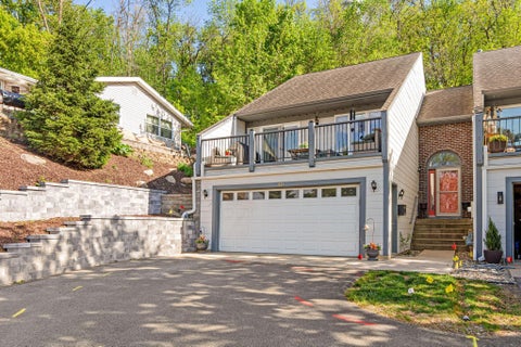 Townhouse For Sale - 421 E Lake Street<br/> Waconia, MN 55387