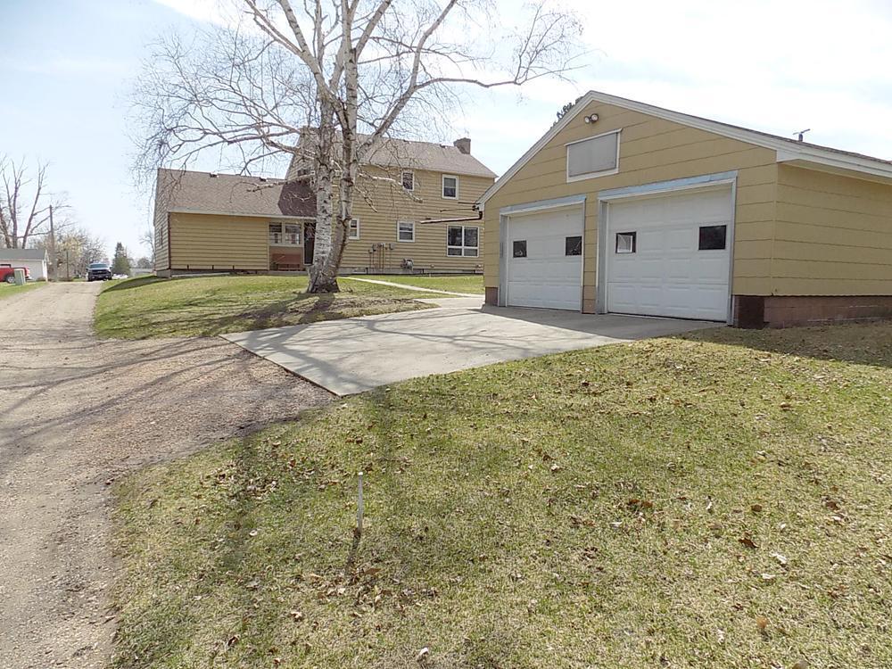 106 W 5th Street, Winthrop, Minnesota image 8