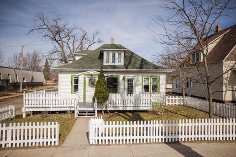 Homes For Sale - 107 E 5th Street<br/> Stevens County, Morris, MN 56267