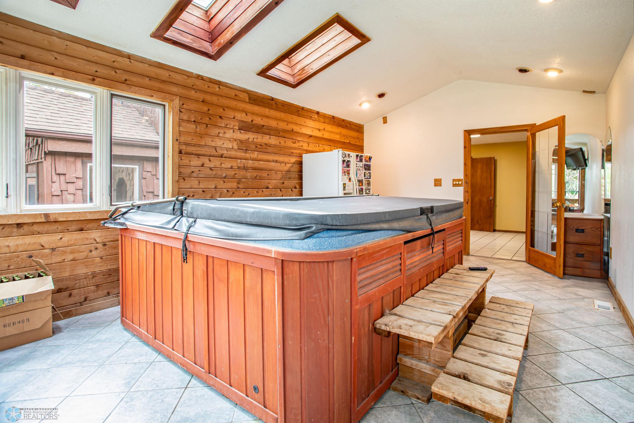 Gardner, North Dakota 58036, United States, 4 Bedrooms Bedrooms, ,2 BathroomsBathrooms,Residential,Pending,43623