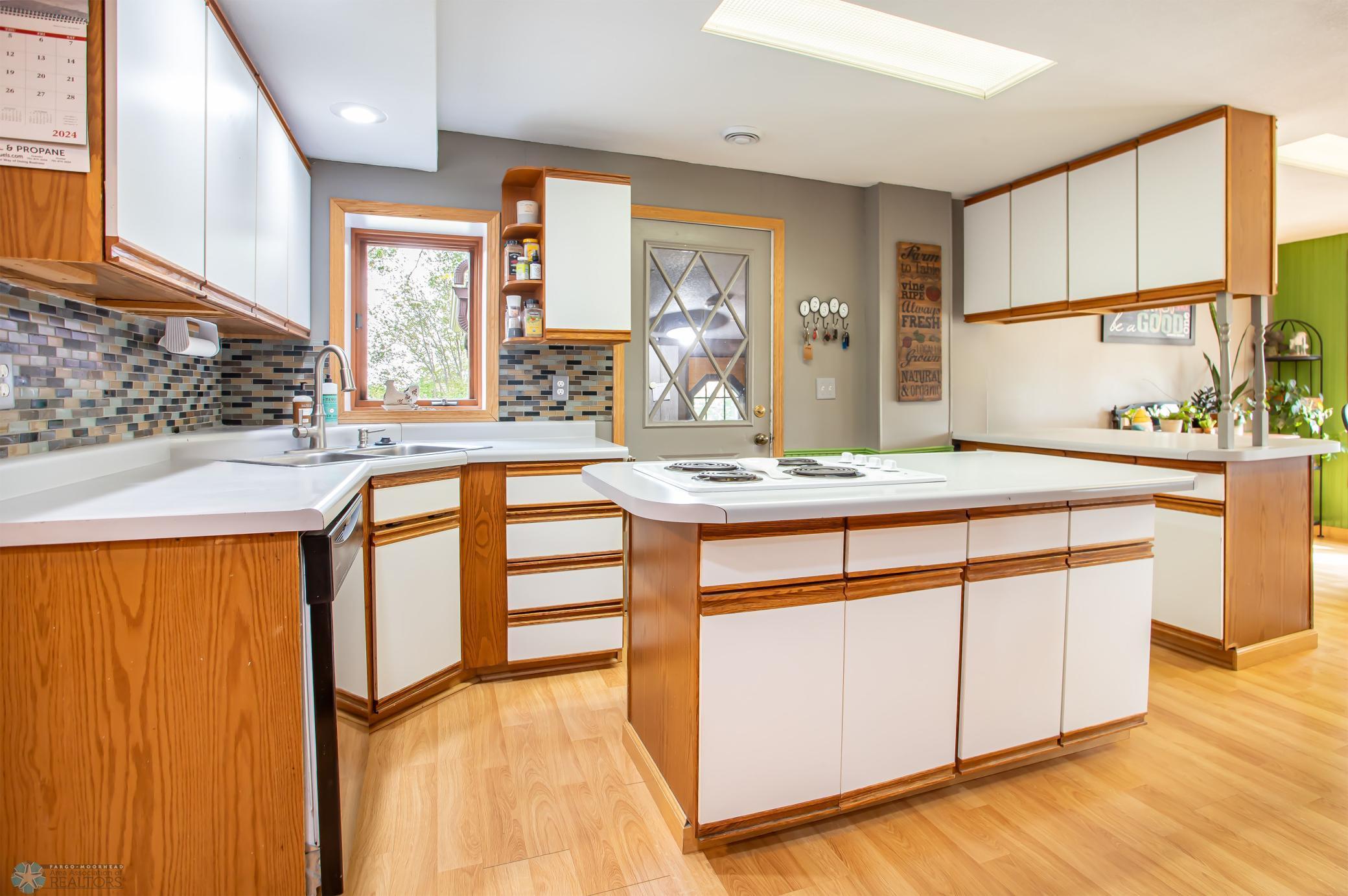 Gardner, North Dakota 58036, United States, 4 Bedrooms Bedrooms, ,2 BathroomsBathrooms,Residential,Pending,43623