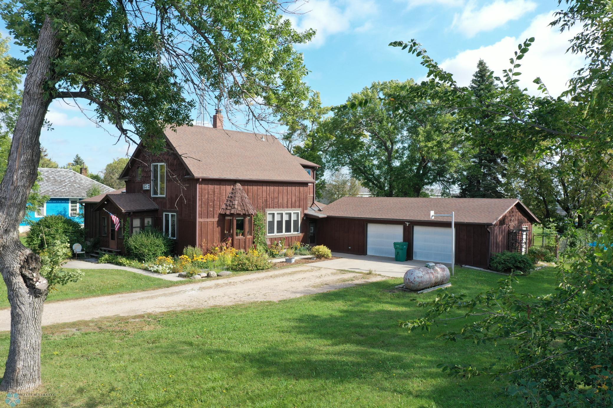 Gardner, North Dakota 58036, United States, 4 Bedrooms Bedrooms, ,2 BathroomsBathrooms,Residential,Pending,43623