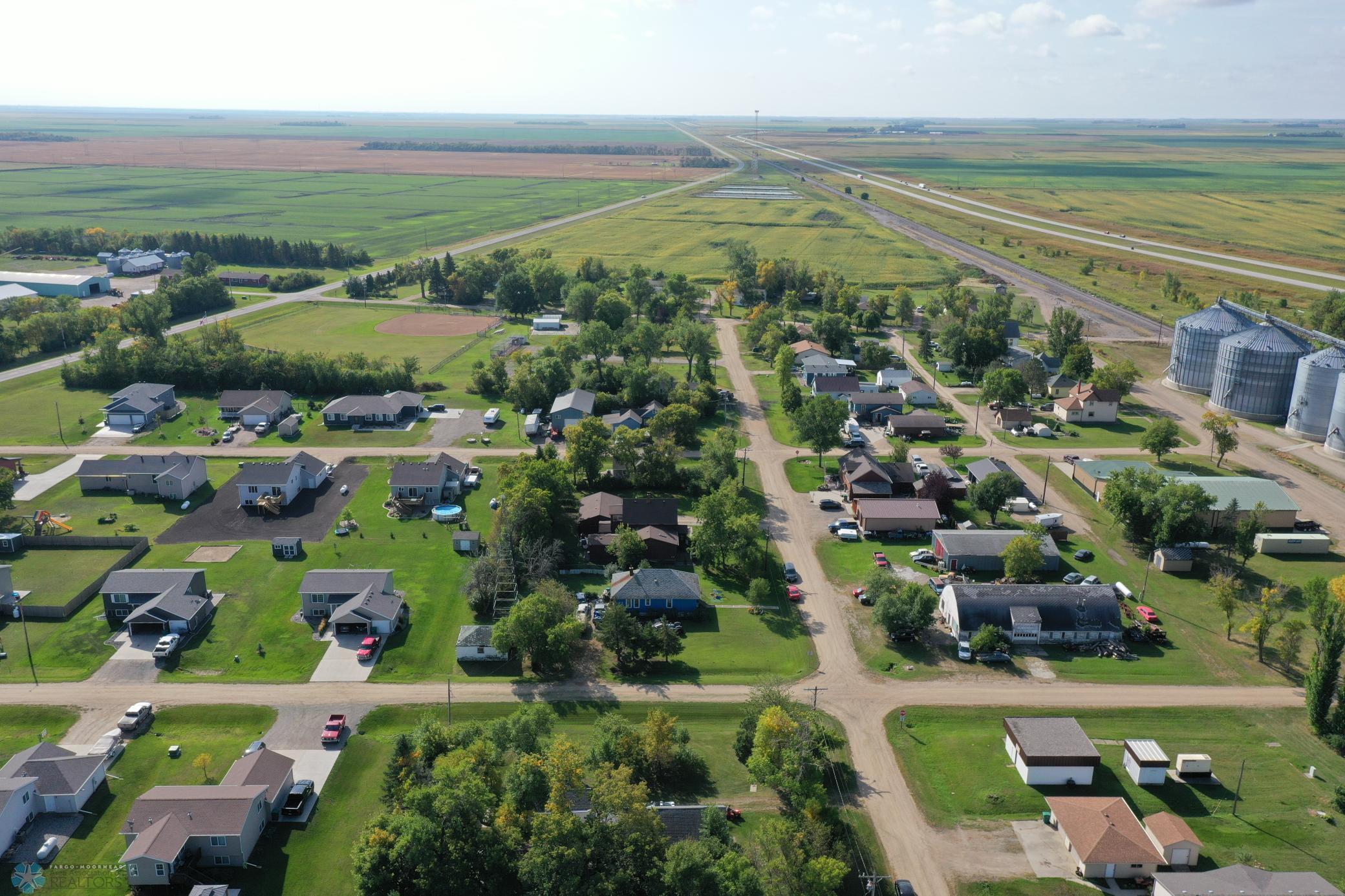Gardner, North Dakota 58036, United States, 4 Bedrooms Bedrooms, ,2 BathroomsBathrooms,Residential,Pending,43623