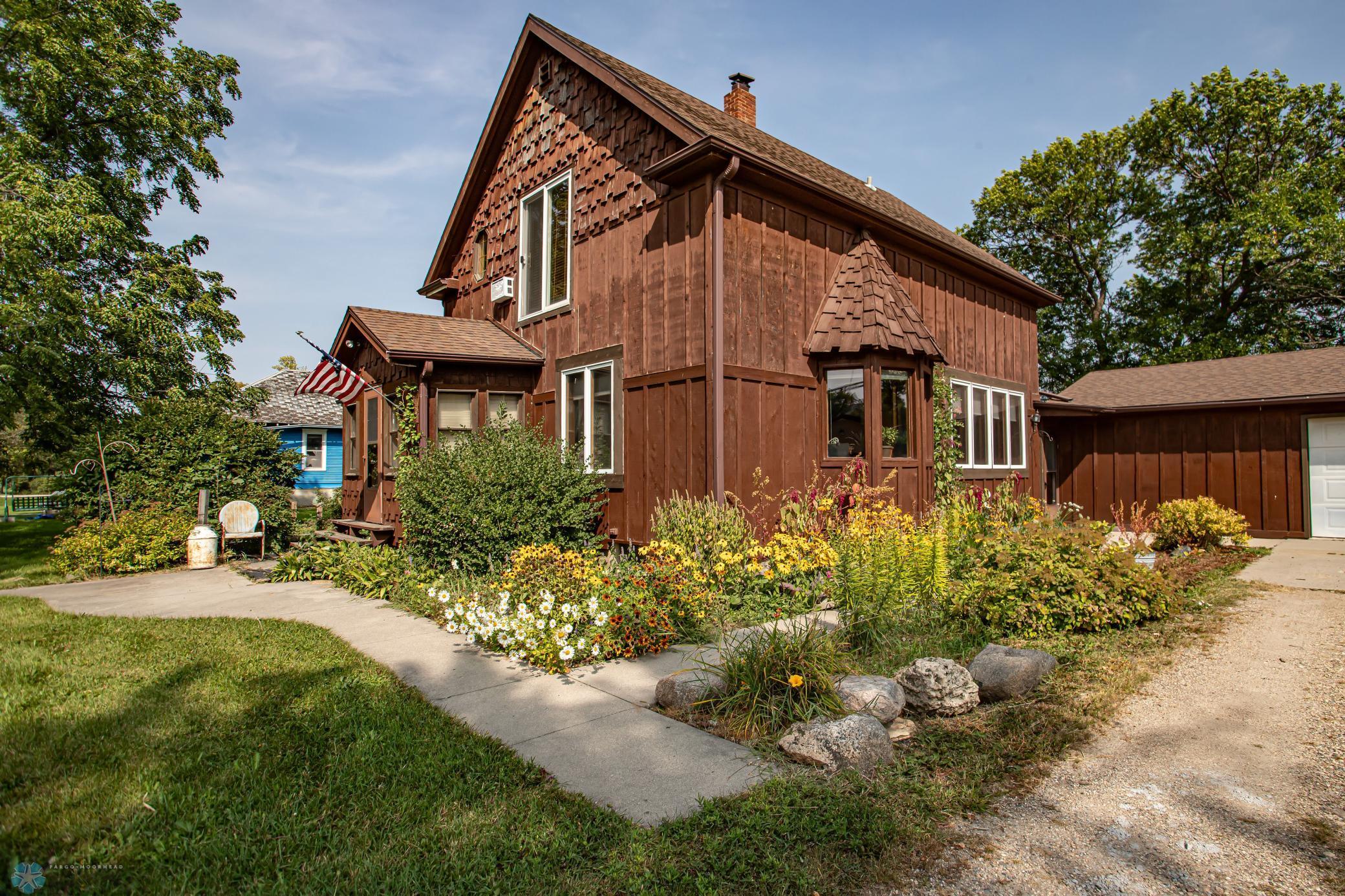 Gardner, North Dakota 58036, United States, 4 Bedrooms Bedrooms, ,2 BathroomsBathrooms,Residential,Pending,43623