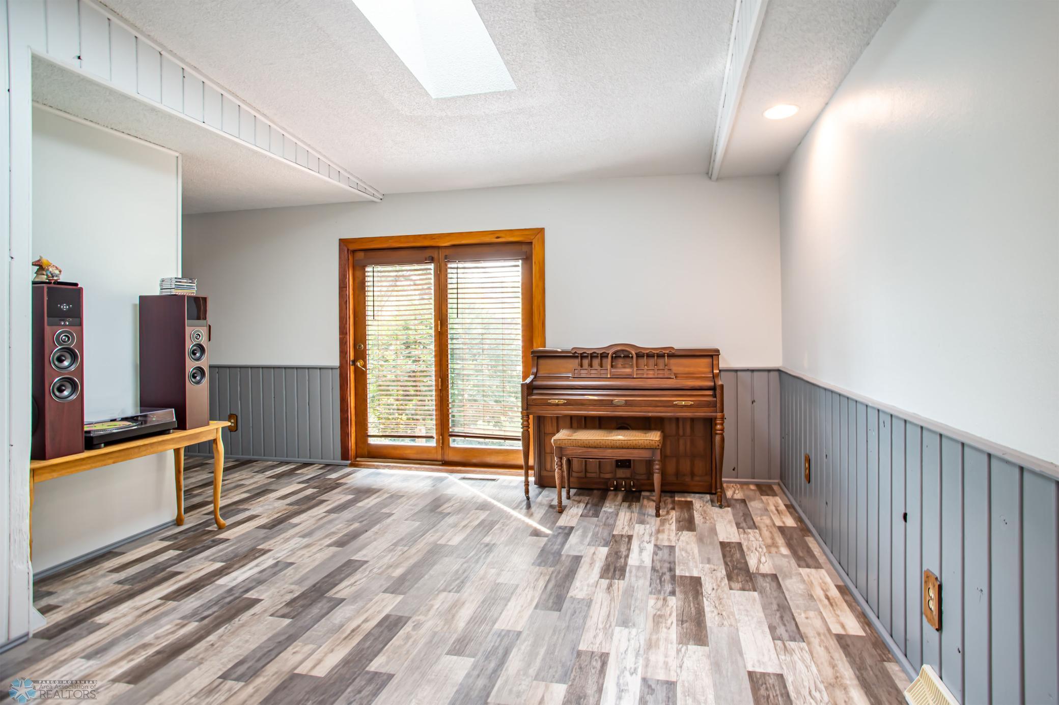 Gardner, North Dakota 58036, United States, 4 Bedrooms Bedrooms, ,2 BathroomsBathrooms,Residential,Pending,43623