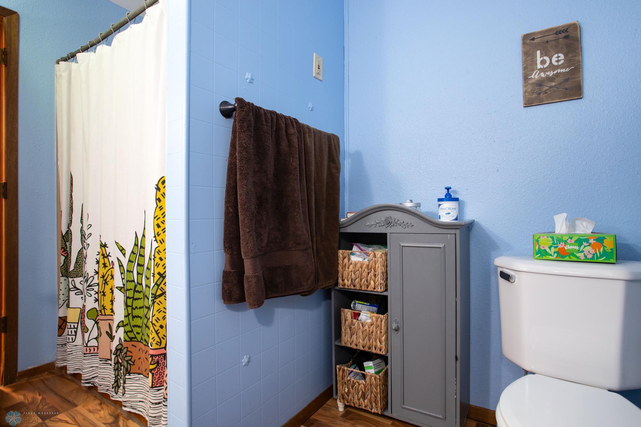 Gardner, North Dakota 58036, United States, 4 Bedrooms Bedrooms, ,2 BathroomsBathrooms,Residential,Pending,43623