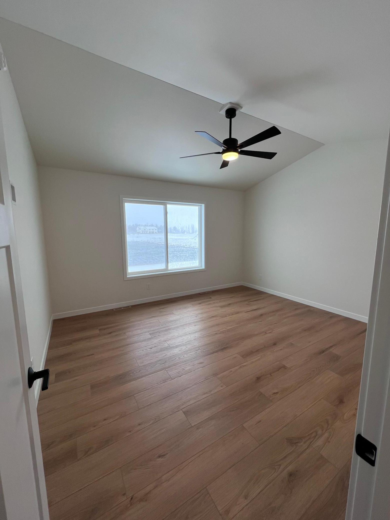 Reiles Acres, North Dakota 58102, United States, 4 Bedrooms Bedrooms, ,2 BathroomsBathrooms,Residential,Pending,250443