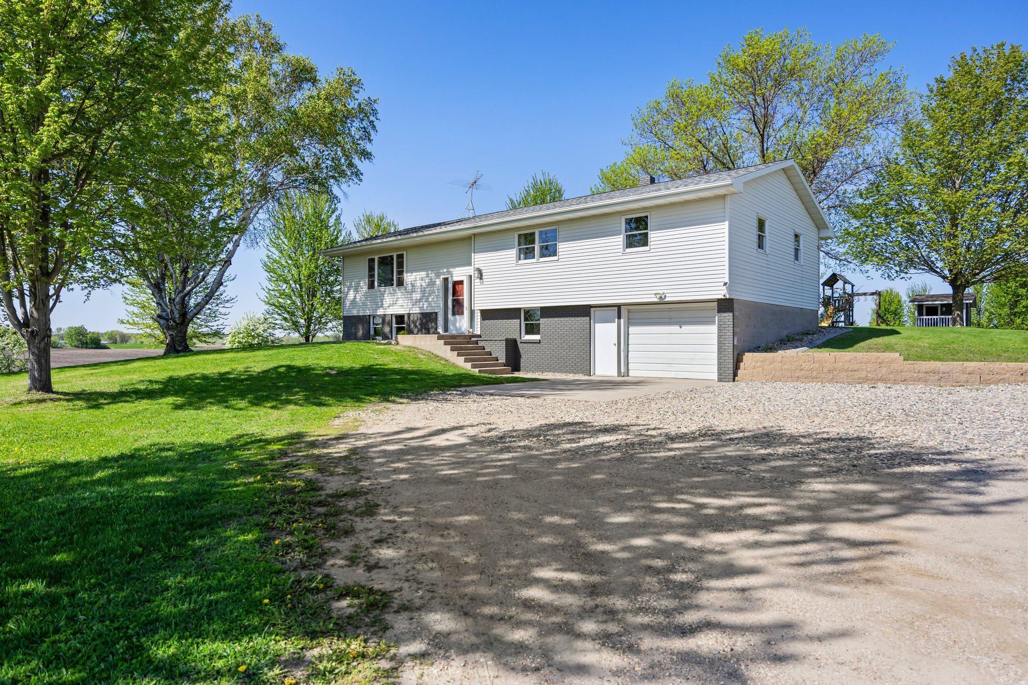 19463 Walden Avenue, Hutchinson, Minnesota image 1